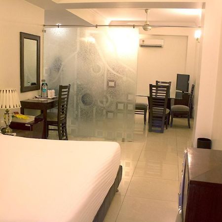 Hotel Bluestone 가지아바드 외부 사진