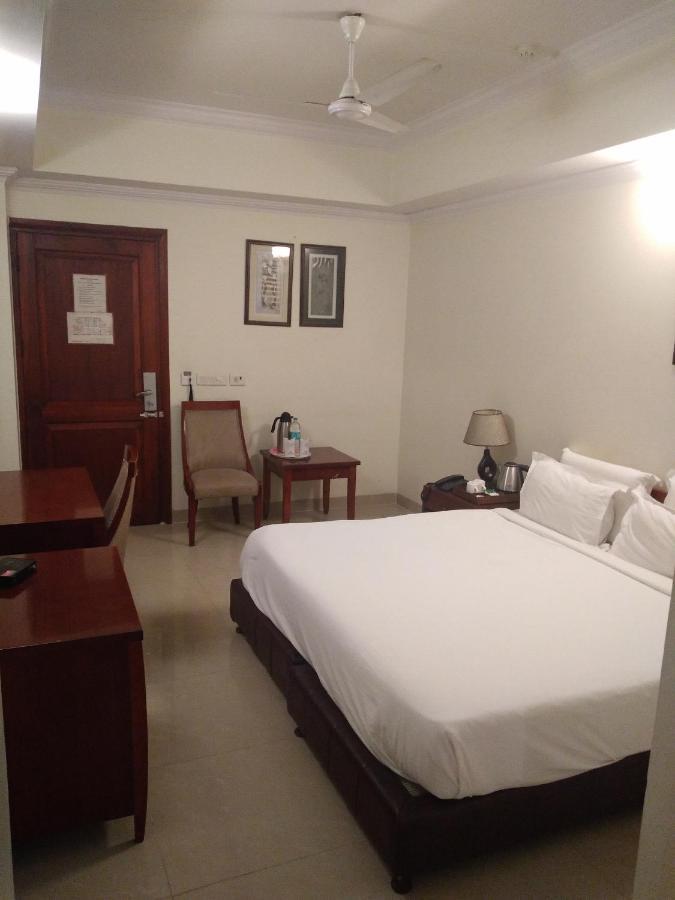 Hotel Bluestone 가지아바드 외부 사진