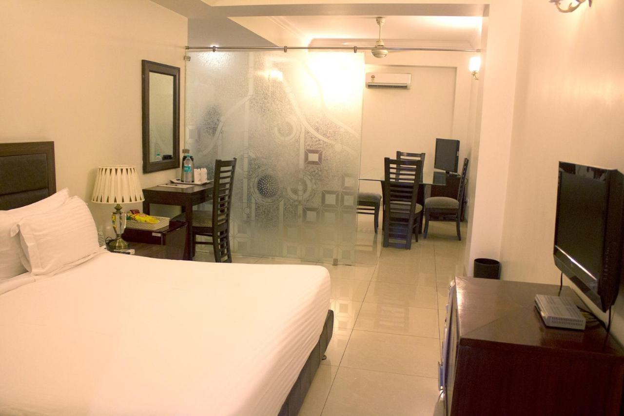 Hotel Bluestone 가지아바드 외부 사진
